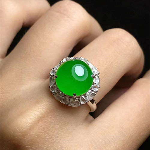 滿綠蛋面戒指